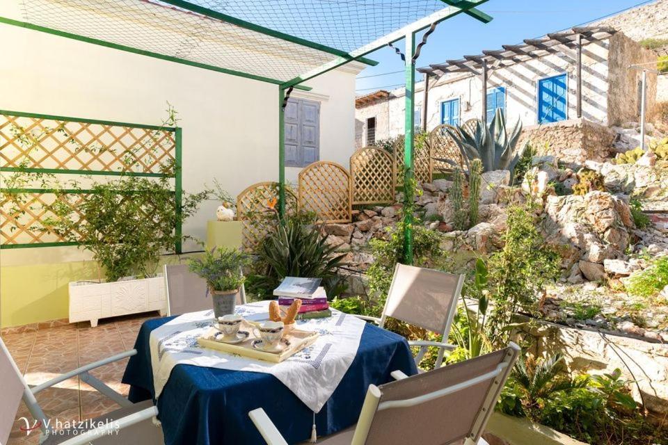 Villa Lola Chalki Town Exterior foto