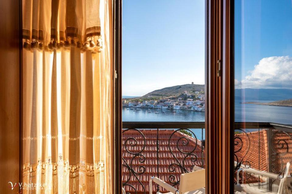 Villa Lola Chalki Town Exterior foto